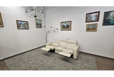 Kreminė sofa su Relax funkcija – 499€ išsimokėtinai!
