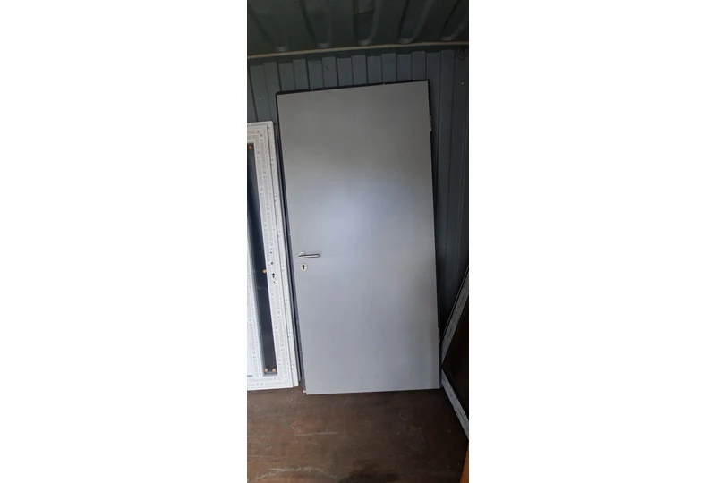 Naudotos durys pilkos 213x103 su spyna||Parduodu tvarkingas duris su rankena ir pristatymu||Durys 213x103 paruoštos naudojimui – skambinkite||Pilkos durys su spyna – greitas pristatymas Vilniuje||Tvarkingos naudotos durys – idealus pasirinkimas remontui