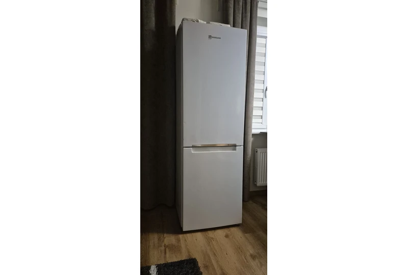 Naudotas Samsung šaldytuvas – veikiantis ir erdvus!||Samsung šaldytuvas 180cm – puiki kaina!||Veikiantis Samsung šaldytuvas – patikimas pasirinkimas||Erdvus Samsung šaldytuvas už prieinam? kain?
