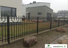 Cinkuotos ir dažytos tvoros su įvairiais modeliais