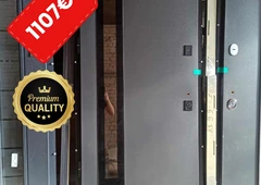 Termo durys namui – šiluma ir sauga||Metalin?s durys su 84 mm termo var?ia||Šiuolaikin?s lauko durys namui – aukšta kokyb?
