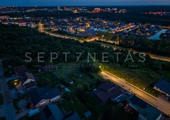 Žalumos apsuptas sklypas miesto širdyje