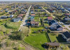 Sklypas Tauralaukyje su visomis komunikacijomis||8.41 a žem?s sklypas idealiame Tauralaukyje||Aplink gamta, o miesto patogumai ?ia pat||Investicija ? ram? gyvenim? su miesto nauda||Viskas paruošta: komunikacijos, tvora, medžiai||Paskutinis sklypas ramioje gamtos oaz?je