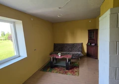 Erdvus 65 m² butas gamtos apsuptyje||Butas su 5 ar? sklypu – j?s? oaz?||Ramyb? ir erdv? Plung?s rajone||3 kambariai + 5 arai žem?s – laukia j?s?||Jauk?s namai atokiau nuo miesto šurmulio
