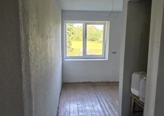 Erdvus 65 m² butas su sklypu||Rami gamta prie Plung?s – tavo namai||3 kambariai ir 5 arai žem?s||Pab?k nuo miesto ? Papievius||65 m² ir sklypas – laukia šeiminink?