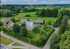 Sodyba gamtoje prie Minijos||Pab?k nuo miesto šurmulio||106 kv. m šiltas namas gamtoje||Parduodamas namas su šiltnamiu||30 ar? sklypas ir ?kinis pastatas||Renovuotas namas su baldais||Gamtos žaluma ir ramyb? Kartenoje||Tvarkingas namas prie up?s||Idealus pasirinkimas ramiam gyvenimui