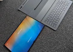 Įsigykite iPhone 15 Pro Max su magnetiniu dėklu ir klaviatūra